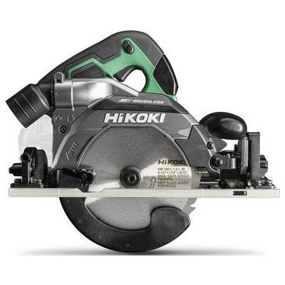 Een HiKOKI cirkelzaag met een groen en zwart handvat, voorzien van een borstelloze motor.
