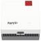 Een witte FRITZ! Wi-Fi-repeater met een rode 'Connect'-knop bovenop, een kleine indicatielamp, en een LAN-poort onderaan.