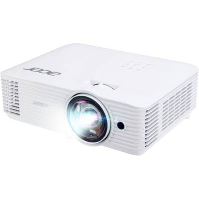 Een witte projector zendt een helder licht uit, wat suggereert dat hij is ingeschakeld en klaar voor gebruik, tegen een effen achtergrond.