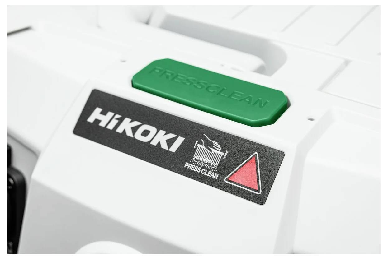 Een close-up van een gereedschap met 'HiKOKI' merklogo, met een groene knop met het opschrift 'Press Clean' en een driehoekig waarschuwingssymbool.