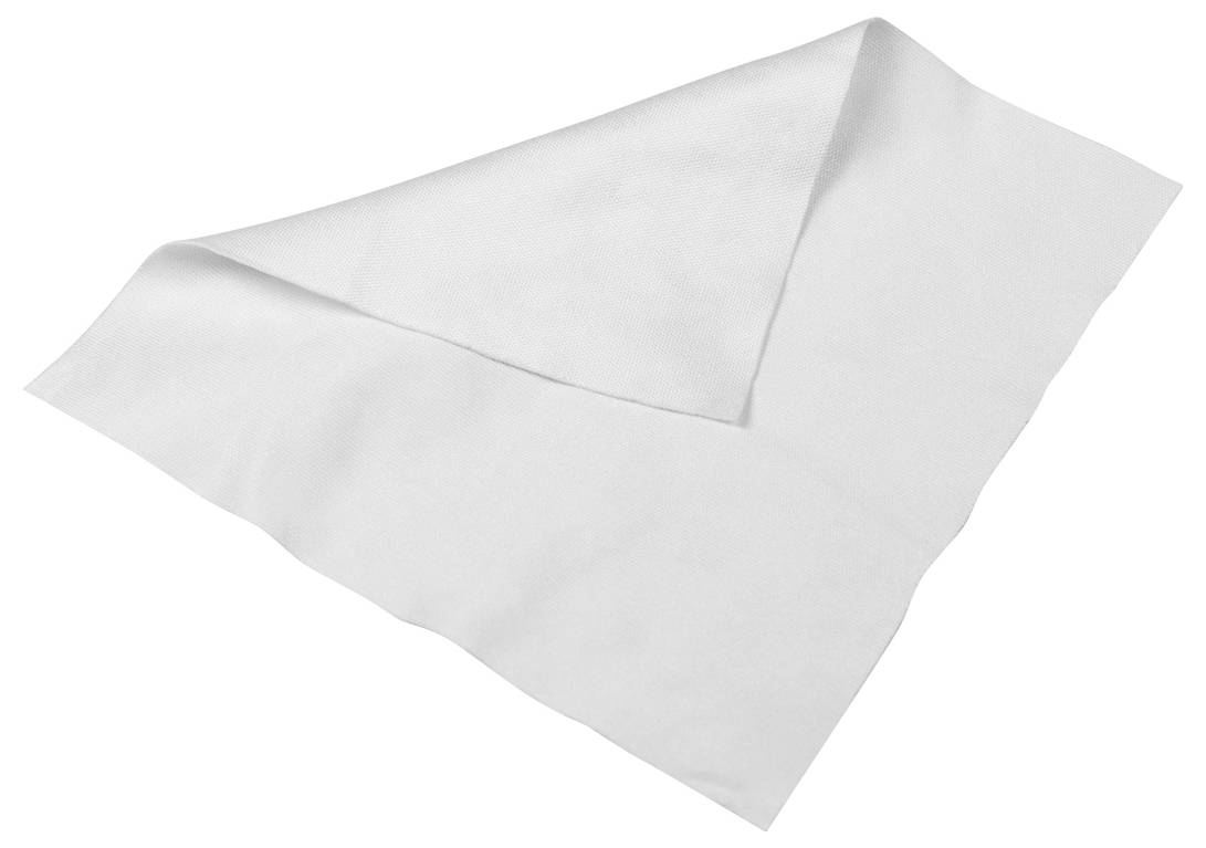 Een witte microvezeldoek met een gladde structuur en gevouwen randen, gebruikt voor het schoonmaken of polijsten van oppervlakken.
