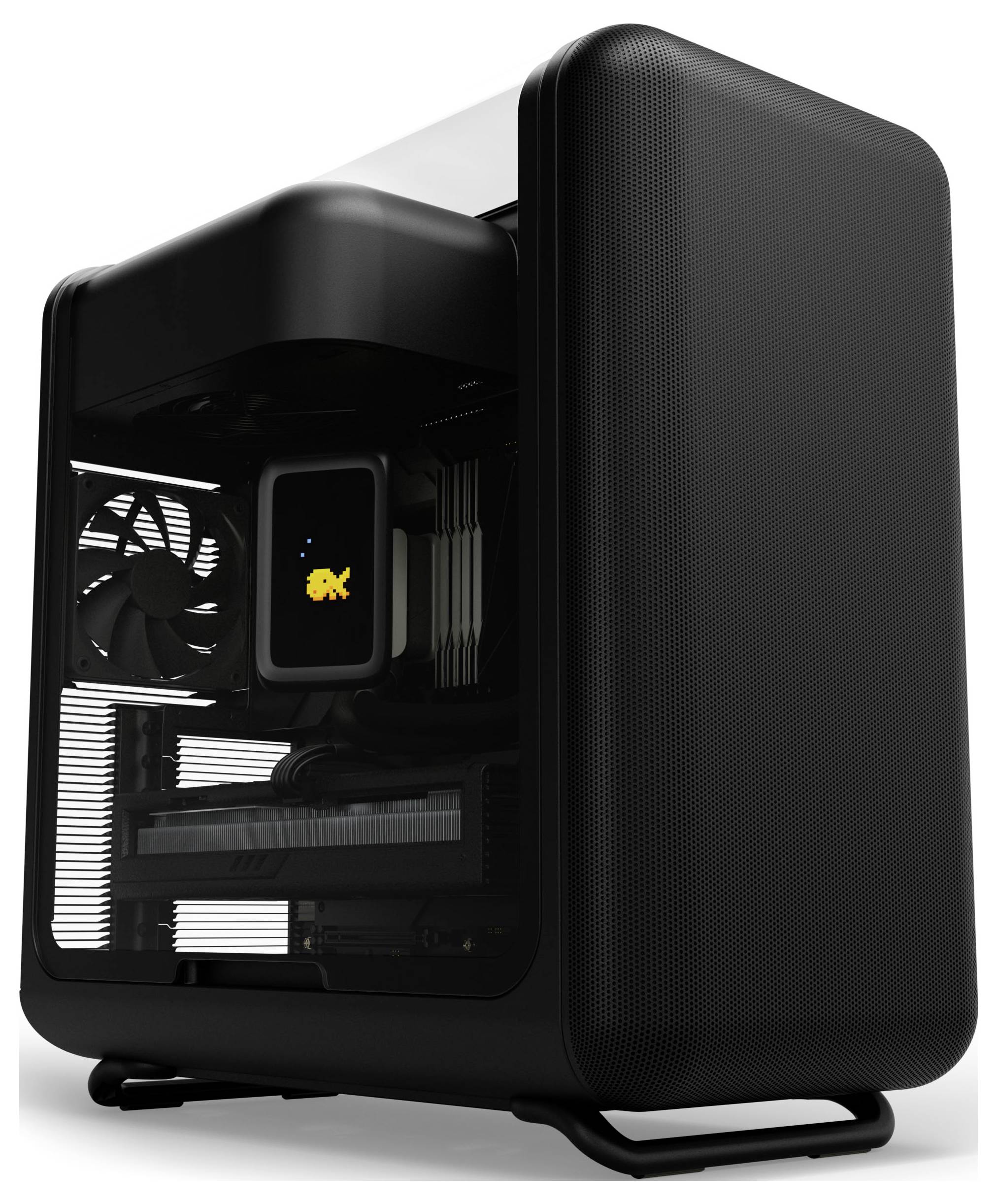 Een slanke, zwarte computerbehuizing met een mesh-frontpaneel en zichtbare interne ventilator, gepositioneerd onder een hoek op een witte achtergrond.