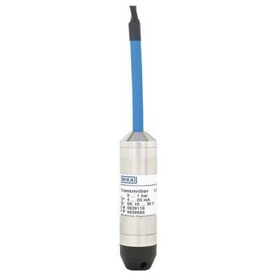 Een cilindrische WIKA-druktransmitter met een blauwe kabel, waarbij technische specificaties zoals voedingsbereik en modelnummers worden weergegeven.