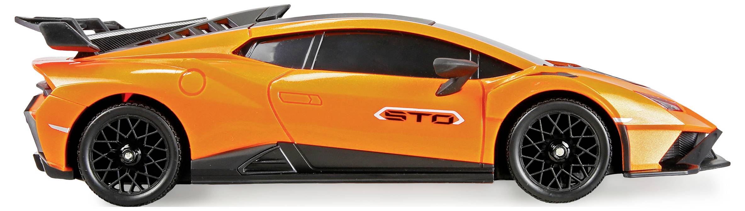 Een oranje sportwagen met zwarte accenten en 'STO' aan de zijkant, die een strak design en aerodynamische kenmerken tentoonspreid.