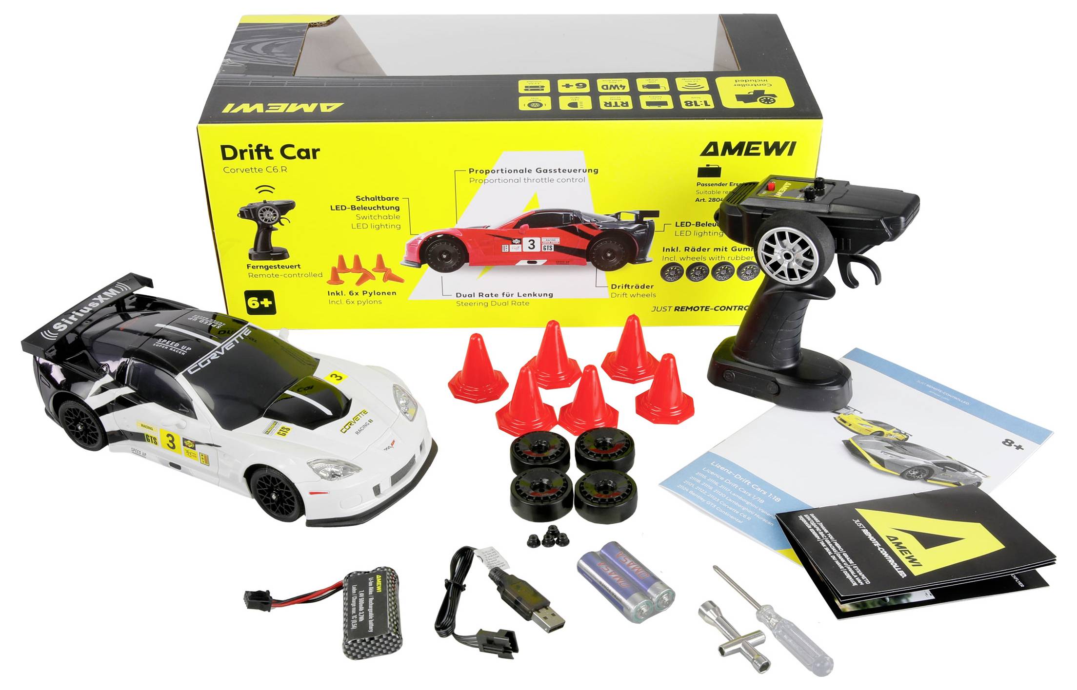 RC drift auto kit bevat een witte modelauto, afstandsbediening, vier extra banden, oplader, batterijen, kegels, gebruikershandleiding en verpakkingsdoos.