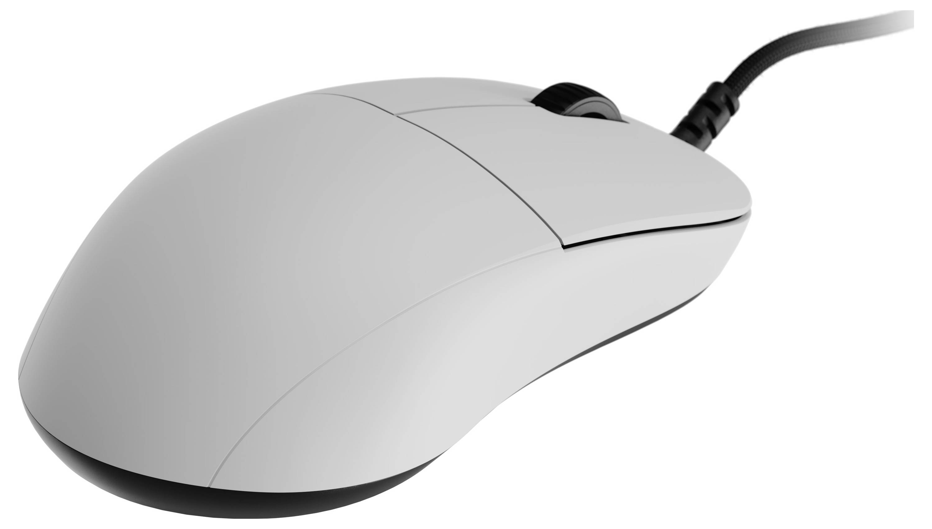 Een witte, bedrade computermuis met een zwart scrollwiel en kabel, bekeken vanuit de linker-bovenzijde.