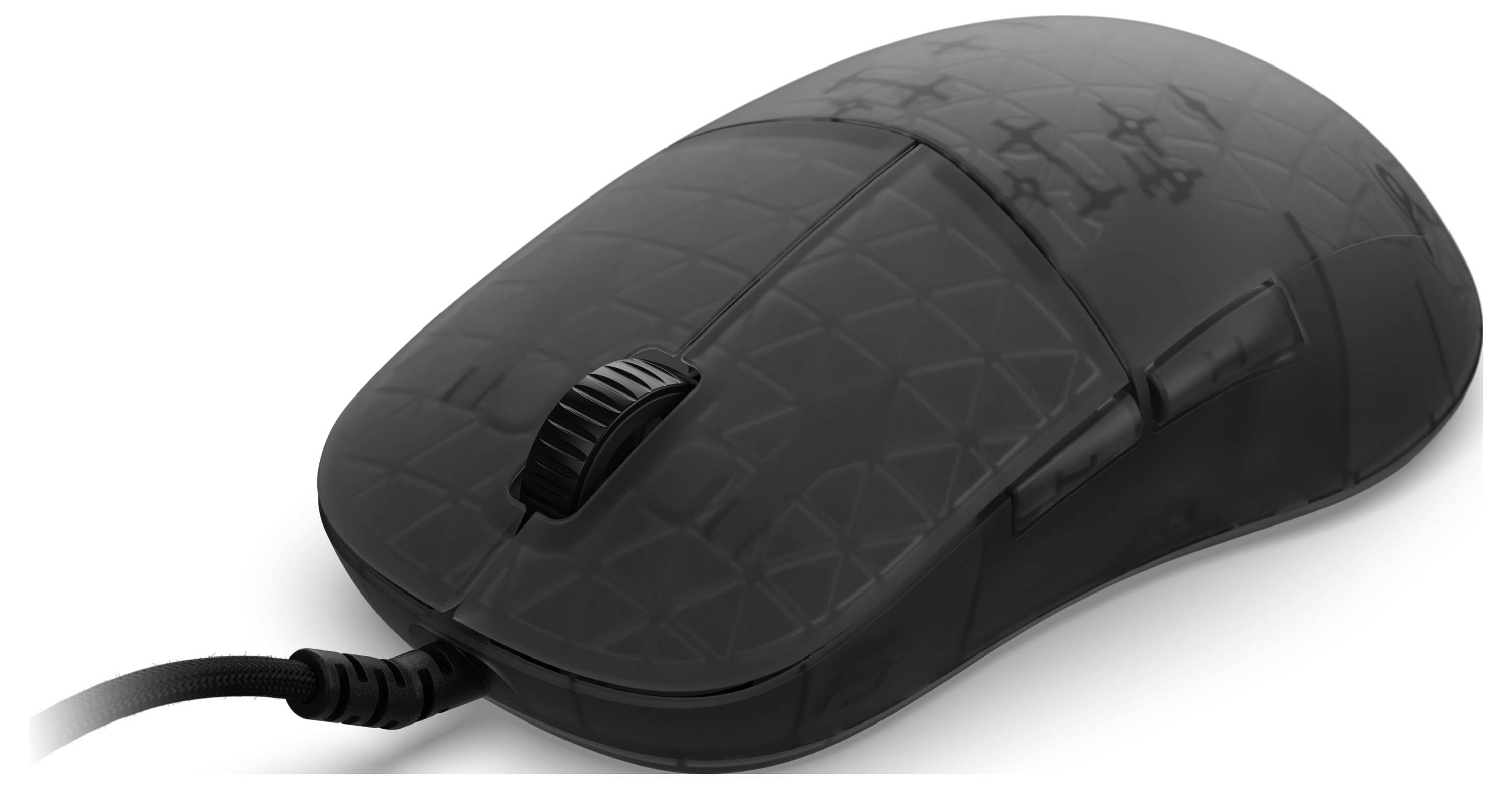 Een zwarte bedrade computermuis met een geometrisch patroon op zijn oppervlak, voorzien van een scrollwiel en een ergonomisch ontwerp.