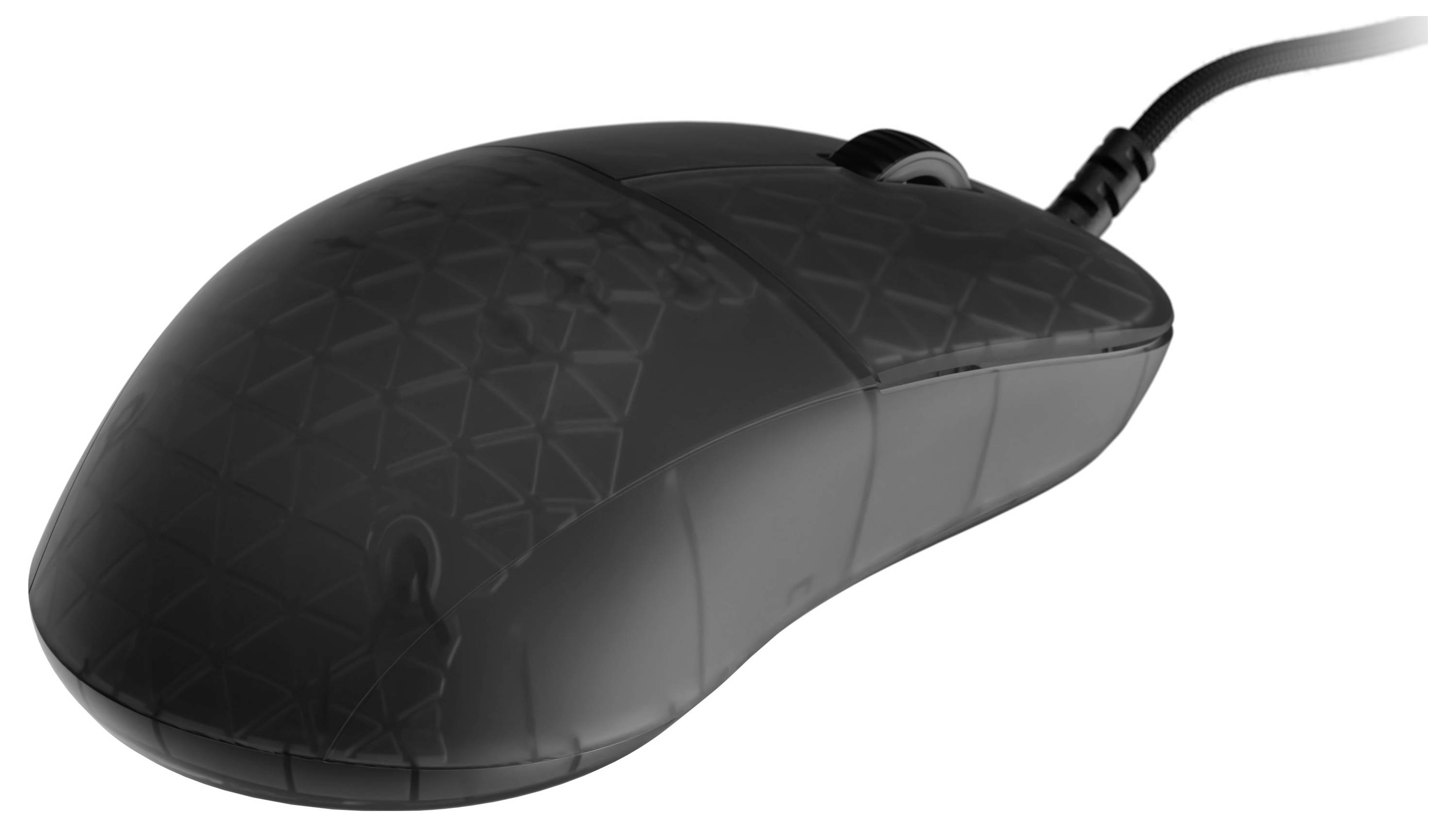 Een zwarte computermuis met een geometrisch ontwerp op zijn oppervlak en een kabel aangesloten, gezien van opzij.