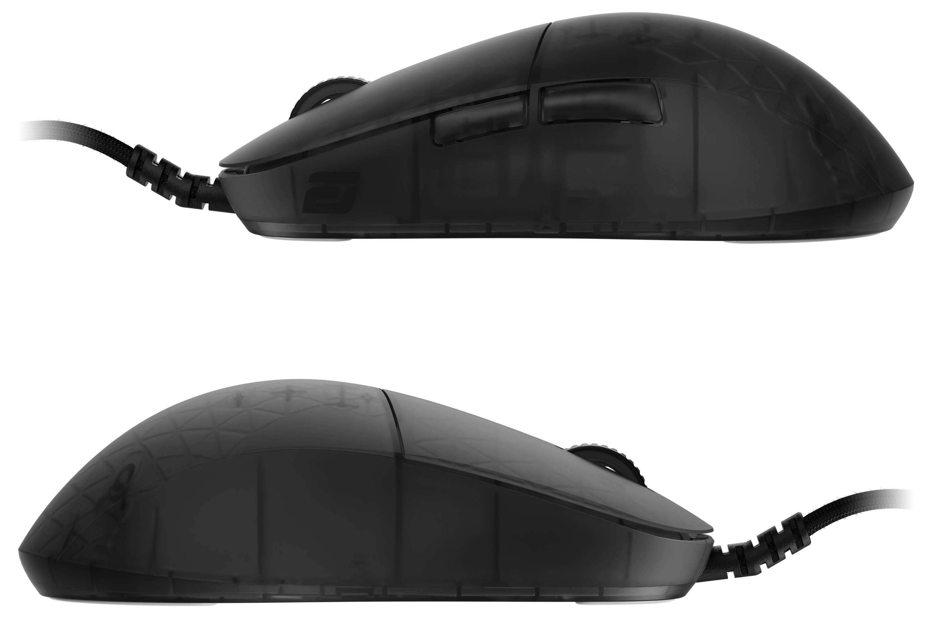 Twee bedrade, zwarte computermussen gezien van opzij; de bovenste muis heeft zij-knoppen, en de onderste muis heeft een gladder ontwerp.