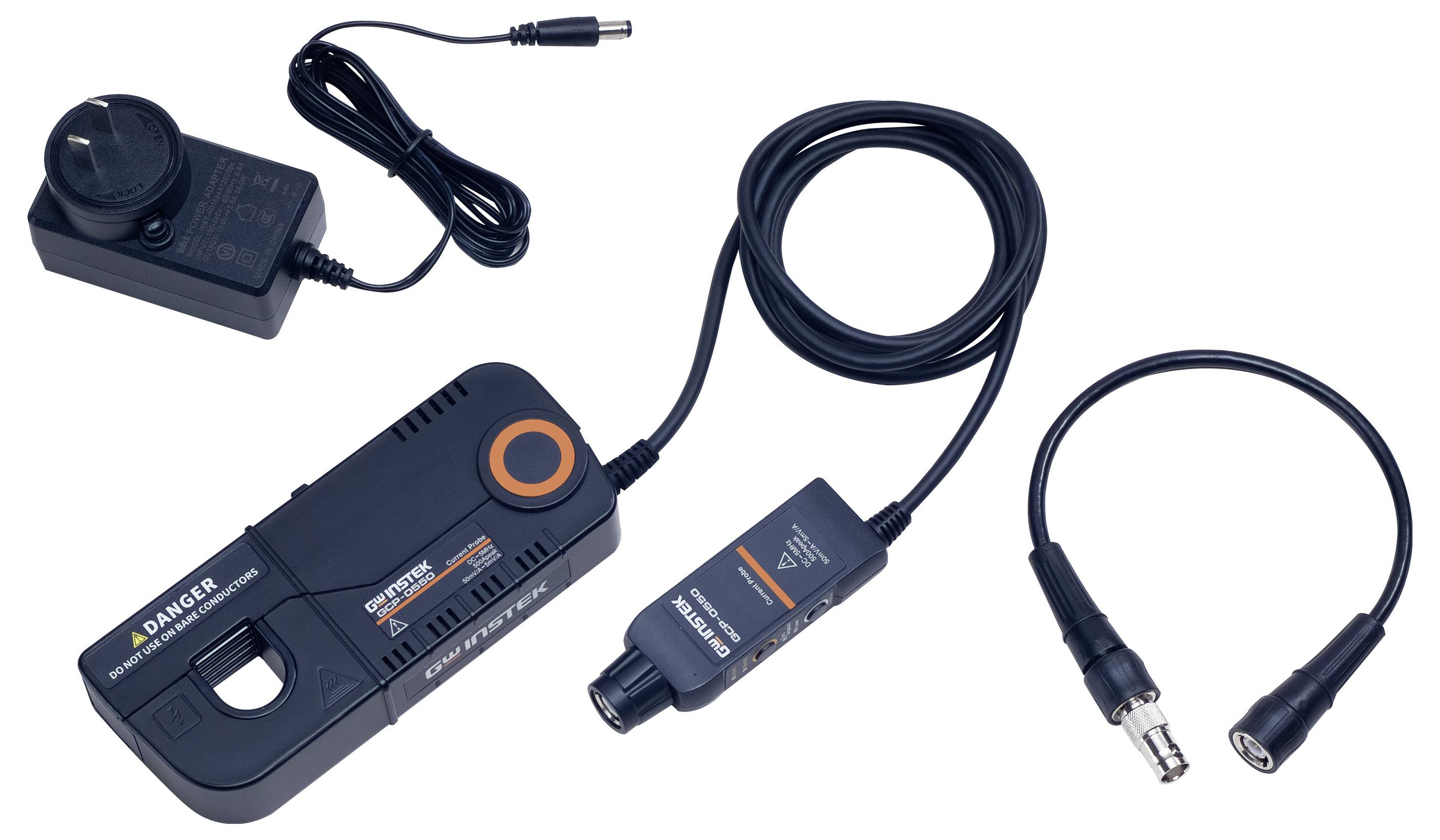 'Sumitomo Electric' optische vezel lasapparaat gereedschappen: voedingsadapter, vezelstripper met veiligheidswaarschuwing, en twee verbindingskabels.