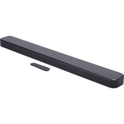 Een zwarte soundbar met een bijpassende afstandsbediening ernaast geplaatst op een witte achtergrond.