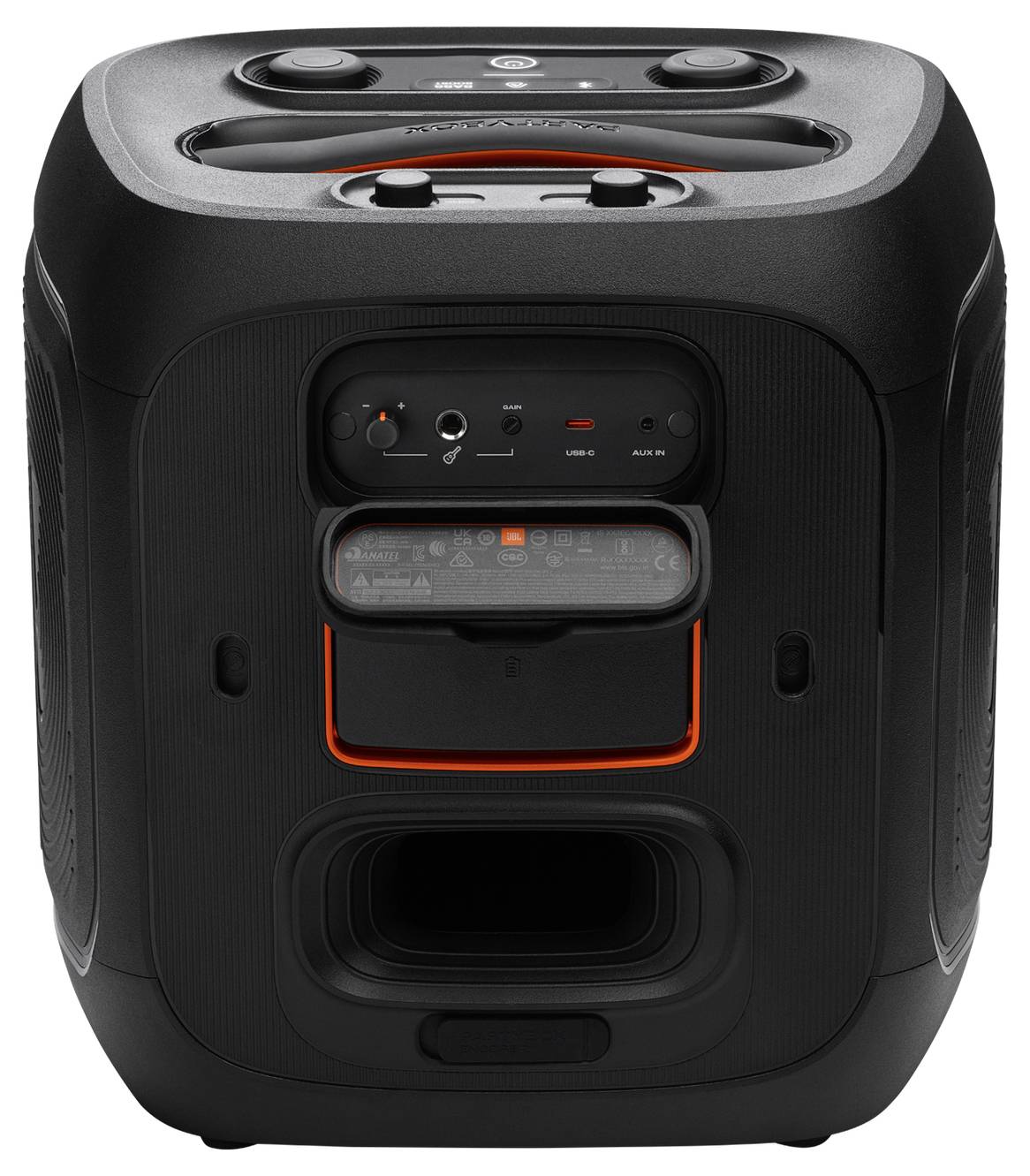 Een zwarte, rechthoekige speaker met bedieningsknoppen bovenop, poorten aan de voorkant en een handgreep voor draagbaarheid.