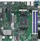 Een computermoederbord met meerdere sleuven en poorten voor componenten zoals RAM, processor en aansluitingen voor randapparatuur.