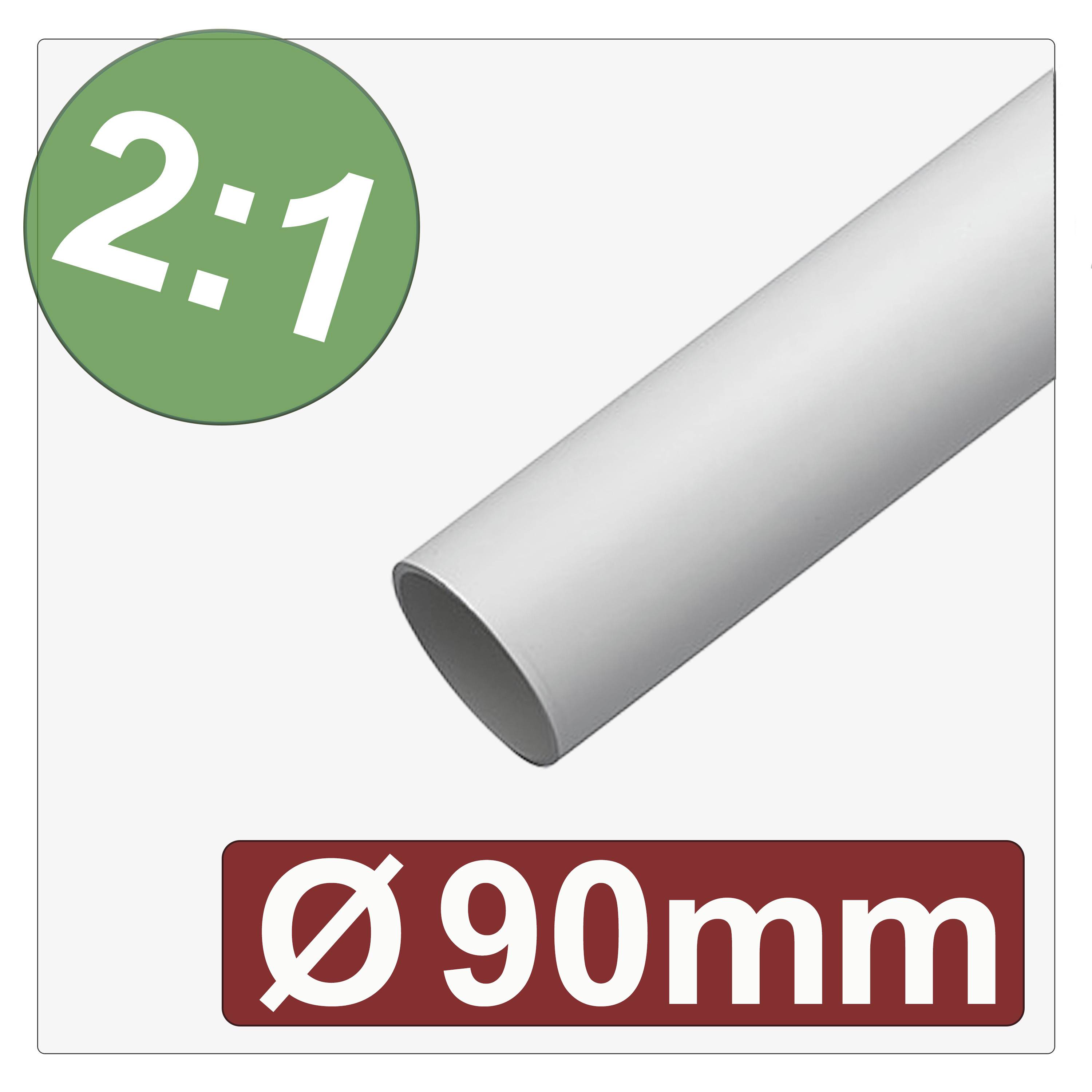 Een witte cilindrische pijp met een diameter van 90 mm wordt weergegeven. Een groen rond label toont '2:1'.