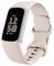 Een fitnesstracker met een roze bandje toont een hartslag van 68, tijd 12:58 en 7.546 stappen op het scherm.