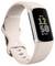 Een beige fitness-tracker met een display waarop de tijd '12:58', hartslag '68' en stappenteller '7.546' worden weergegeven.