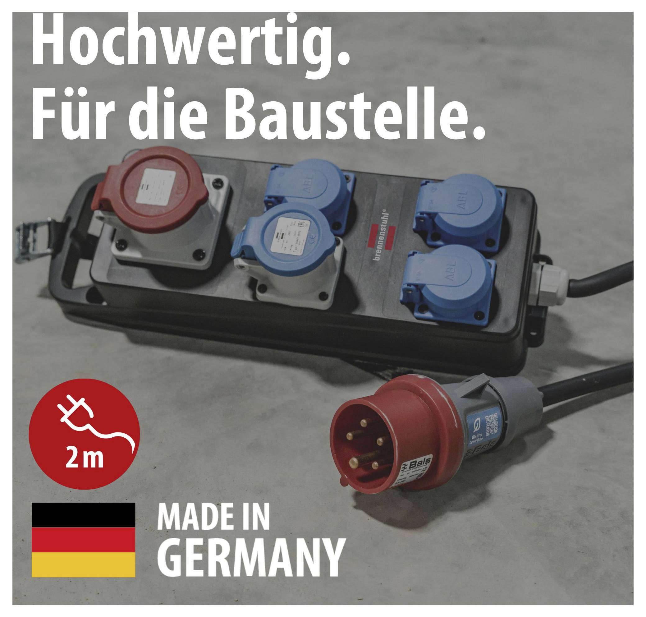 Advertentie-afbeelding van een robuuste bouwplaats-stroomverdeelkast met rode en blauwe stopcontacten; tekst: 'Hoogwaardig. Voor de bouwplaats.', '2 m', 'MADE IN GERMANY'.