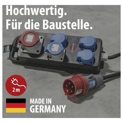 Advertentie-afbeelding van een robuuste bouwplaats-stroomverdeelkast met rode en blauwe stopcontacten; tekst: 'Hoogwaardig. Voor de bouwplaats.', '2 m', 'MADE IN GERMANY'.