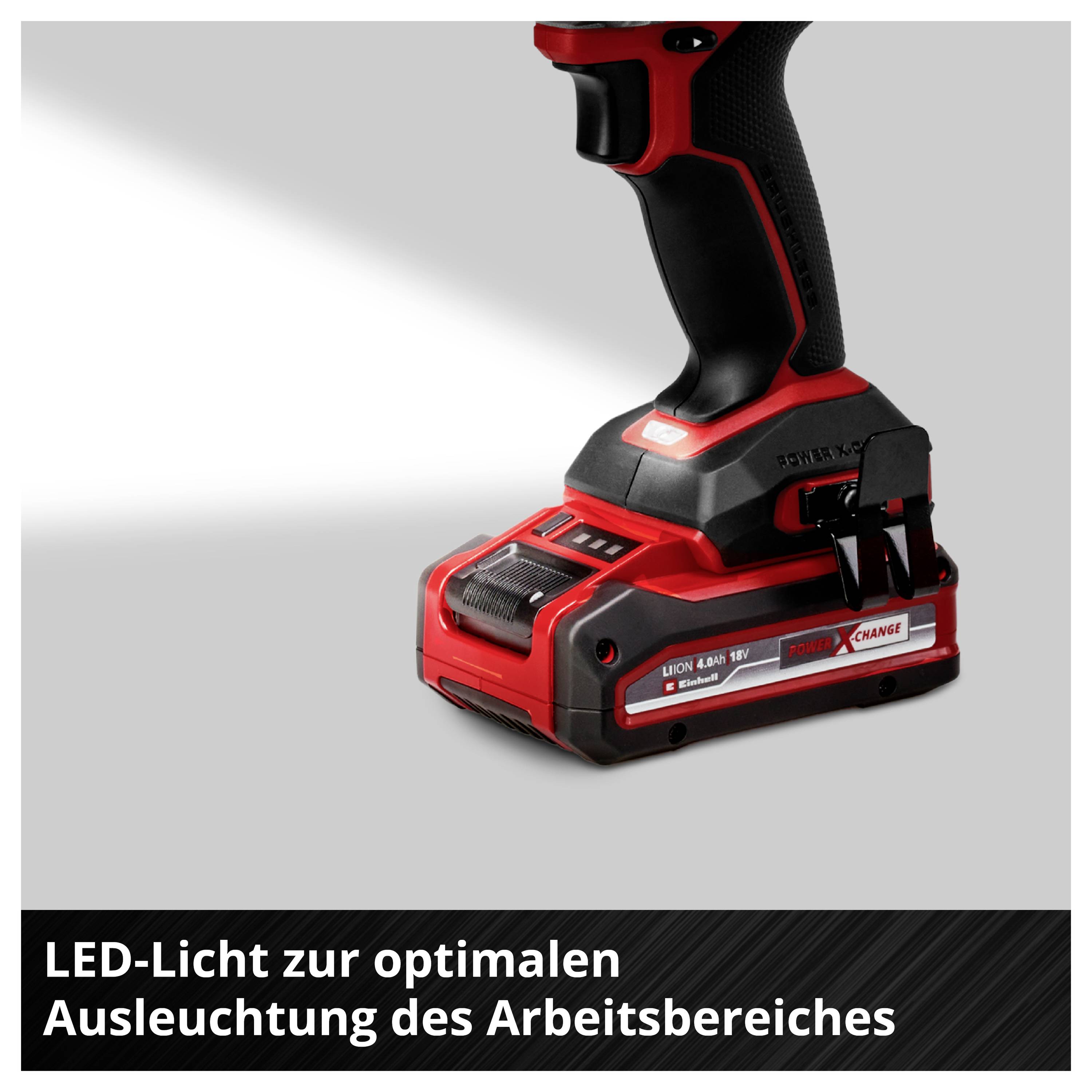 Accuschroevendraaier met geïntegreerd LED-licht dat de werkruimte verlicht.