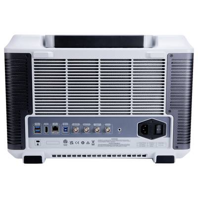De afbeelding toont de achterkant van een computerserver of netwerkapparaat met meerdere poorten, waaronder USB-, Ethernet- en voedingsaansluitingen.