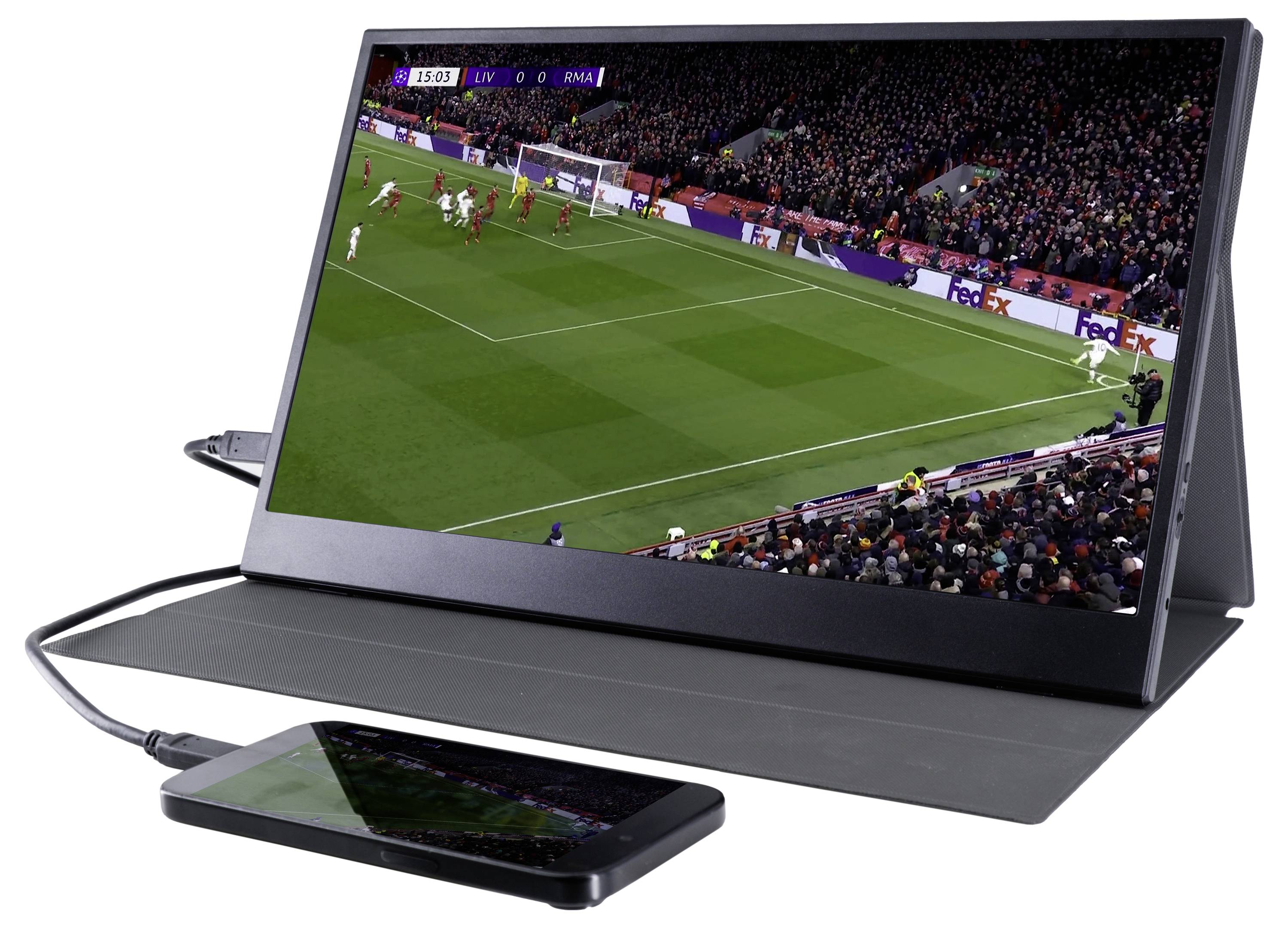 Een draagbare monitor die een live voetbalwedstrijd weergeeft, verbonden met een smartphone, waarbij spelers in actie zijn nabij het doel in een druk stadion.