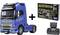 Een blauwe modelvrachtauto met 'Globetrotter FH16' erop gelabeld, getoond naast een 'Tamiya Euro-Style MFC-03' besturings-eenheid en afstandsbediening.
