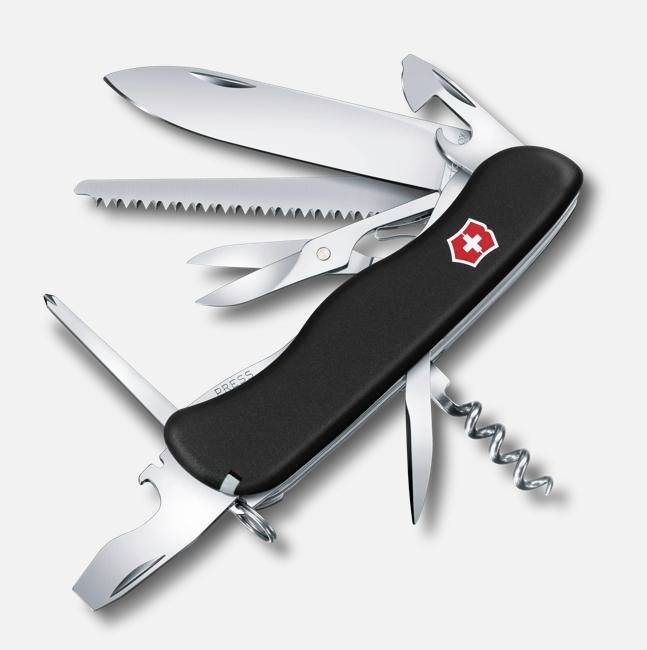 Multitool zakmes met zwart handvat en rood Zwitsers embleem, weergegeven opengevouwen met mesblad, zaag, schaar, kurkentrekker en schroevendraaigereedschap