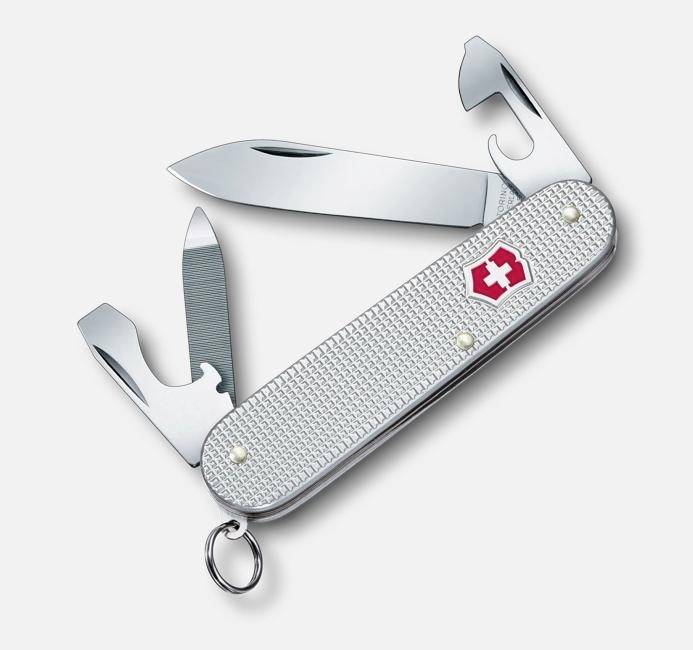 Zwitsers zakmes met opengewerkt groot lemmet, blikopener en flesopener op een zilveren handvat met een rood kruislogo.