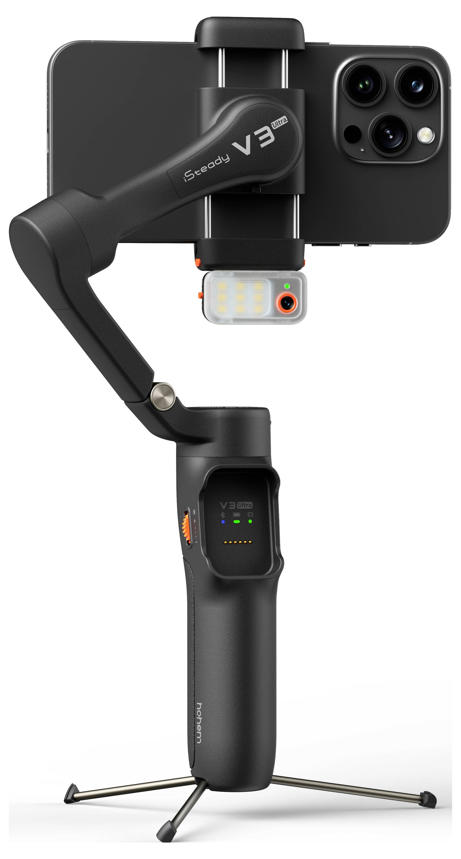 Een smartphone bevestigd op een zwarte handmatige gimbaal stabilisator met een kleine LED-lamp eraan, geplaatst op een opvouwbaar driepootstatief.