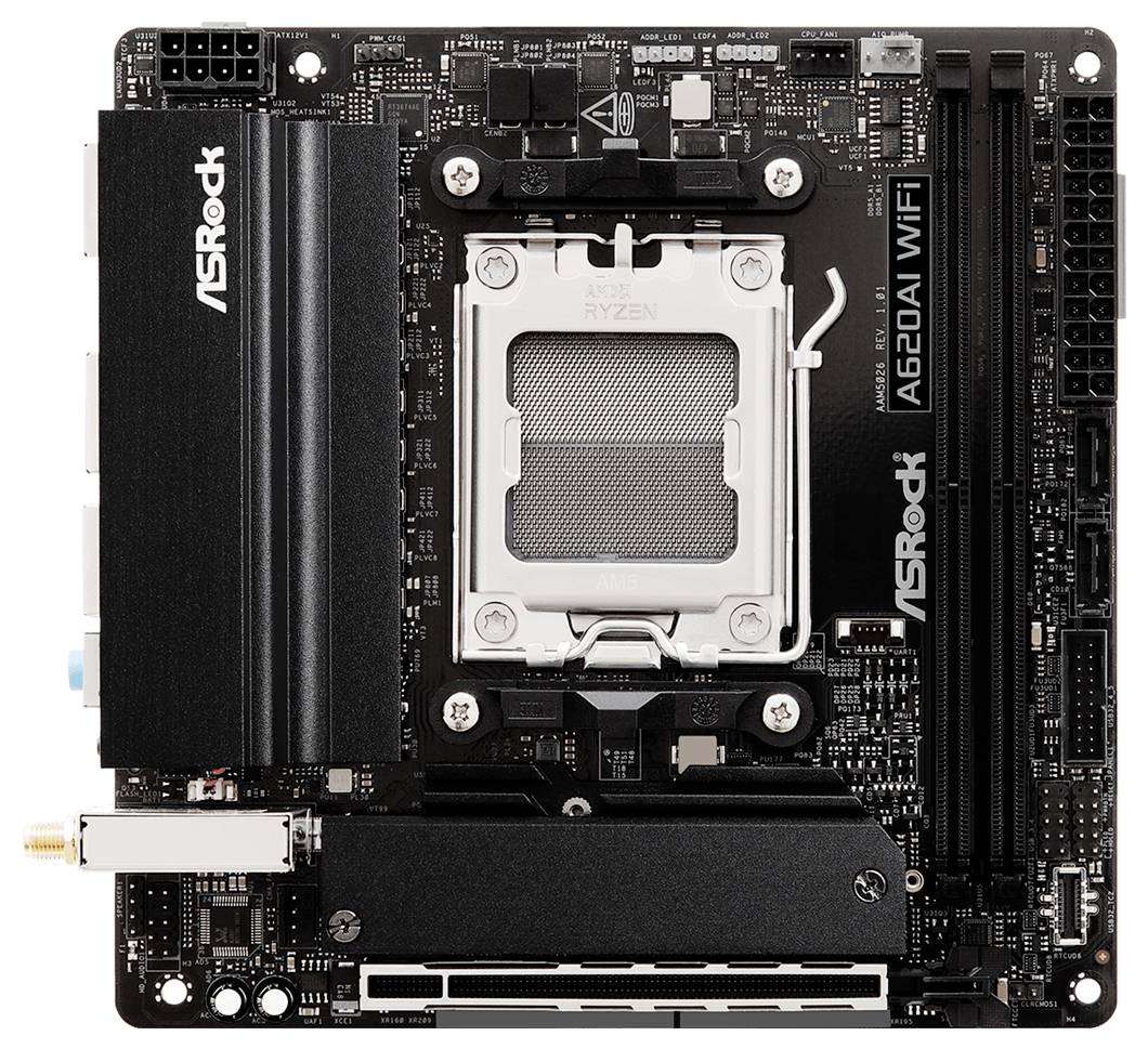 Een computermoederbord gelabeld 'ASRock A620D4I WIFI' met een centrale processorsocket, meerdere aansluitingen en geïntegreerde schakelingen.