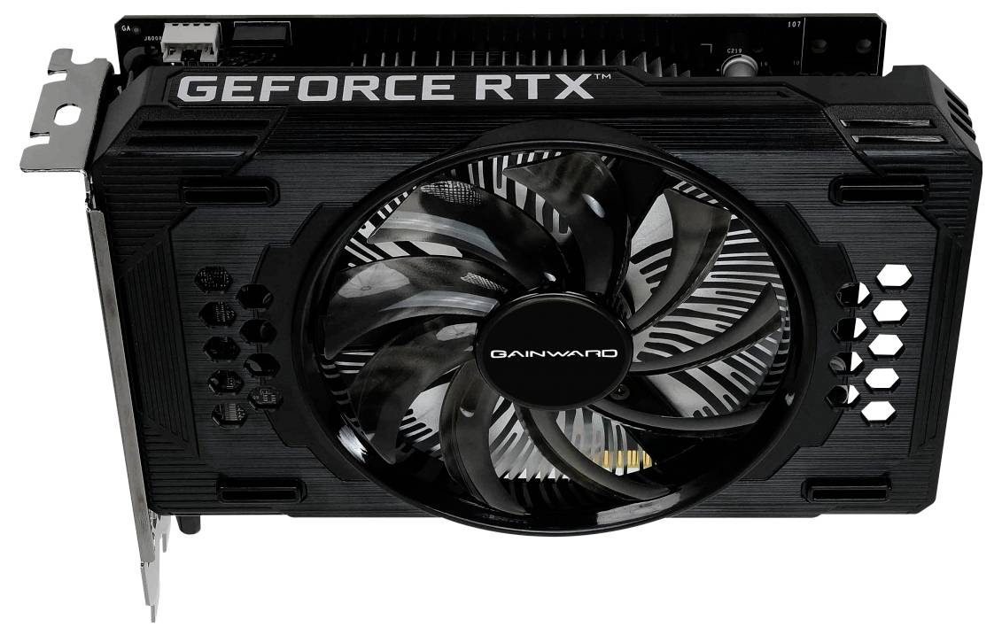Een zwarte Gainward GeForce RTX-grafische kaart met een grote centrale koelventilator tentoongesteld.