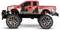 Een rode afstandsbediende monstertruck met grote banden, robuust ontwerp en een zwart en rood bos-geïnspireerd carrosserie.