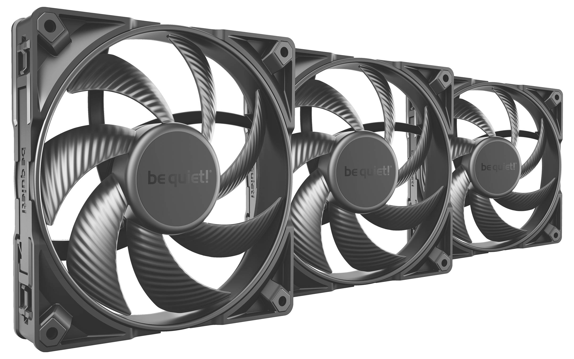Drie zwarte computerkoelventilatoren met een ontwerp met gebogen schoepen en een logo met 'be quiet!' op de centrale naaf.