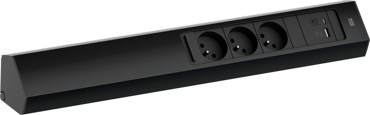 Zwart stopcontact met drie sockets en geïntegreerde schakelaar en stroomkabel, weergegeven onder een hoek op een witte achtergrond.