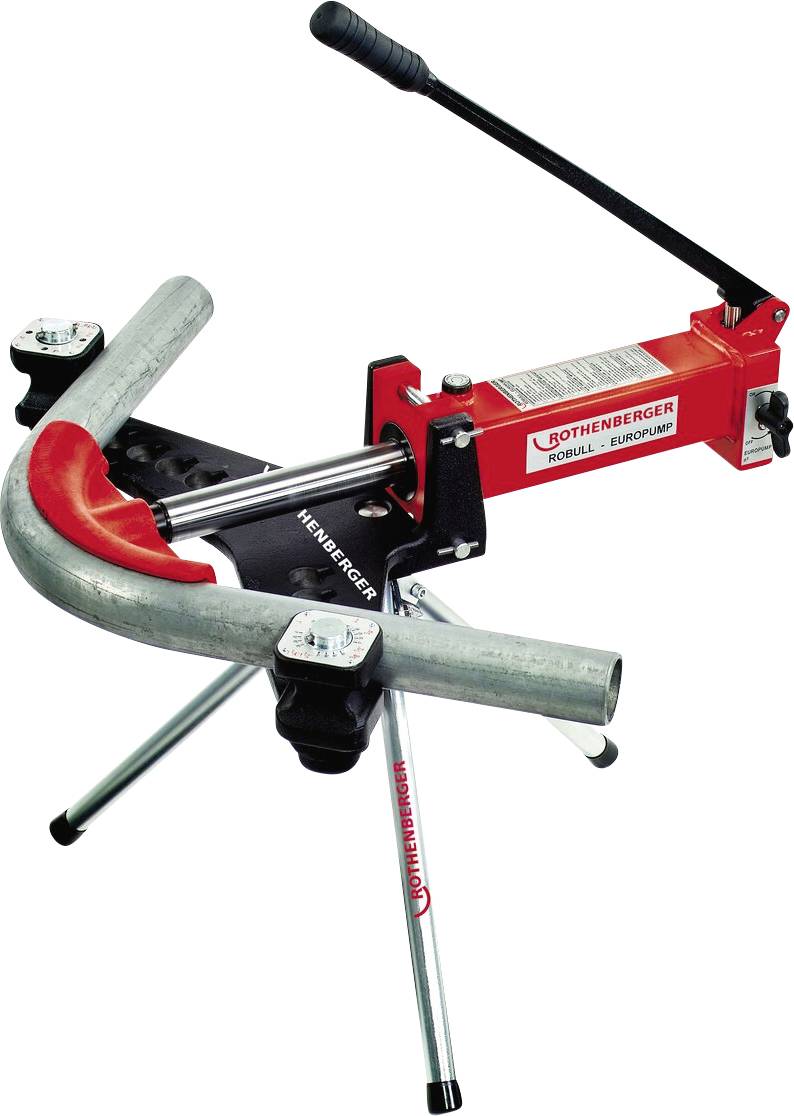 Een handmatige buigmachine met een rode handgreep, metalen voet en zwarte hendel, ontworpen voor het buigen van pijpen of buizen onder verschillende hoeken.