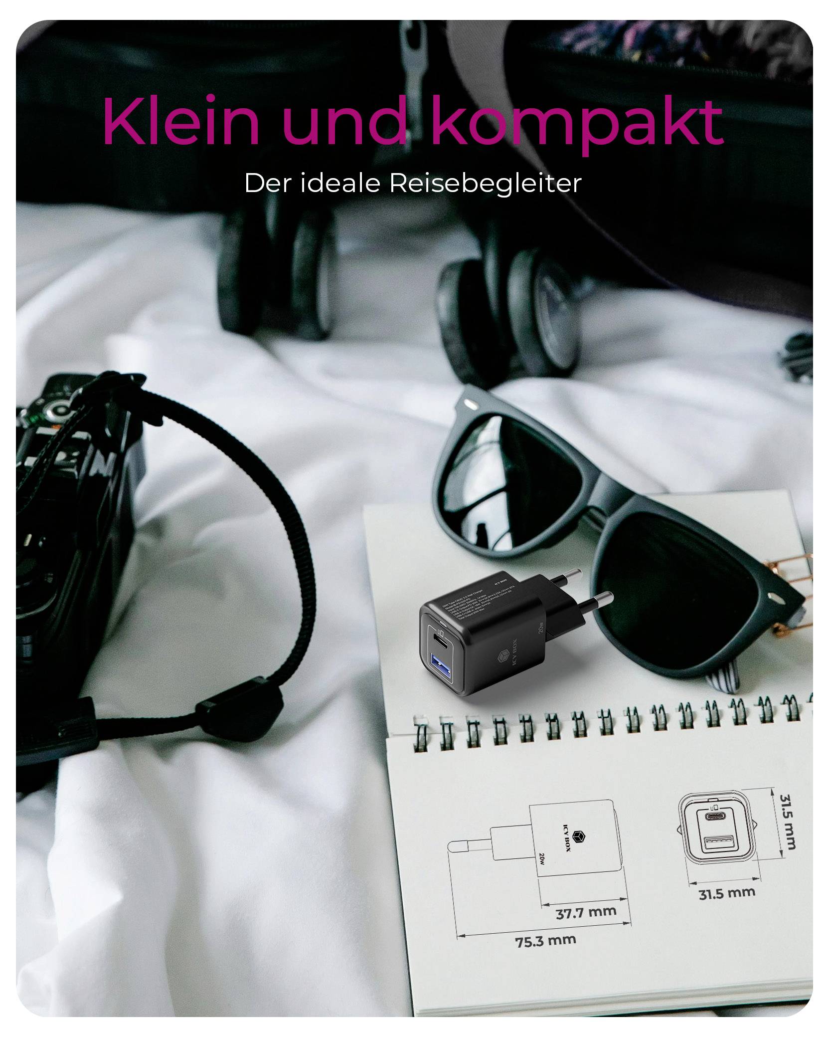 'Een zonnebril, een camera en een reisstekker op een notitieboekje in een koffer. Tekst luidt: 'Klein en compact, De ideale reisgenoot.''