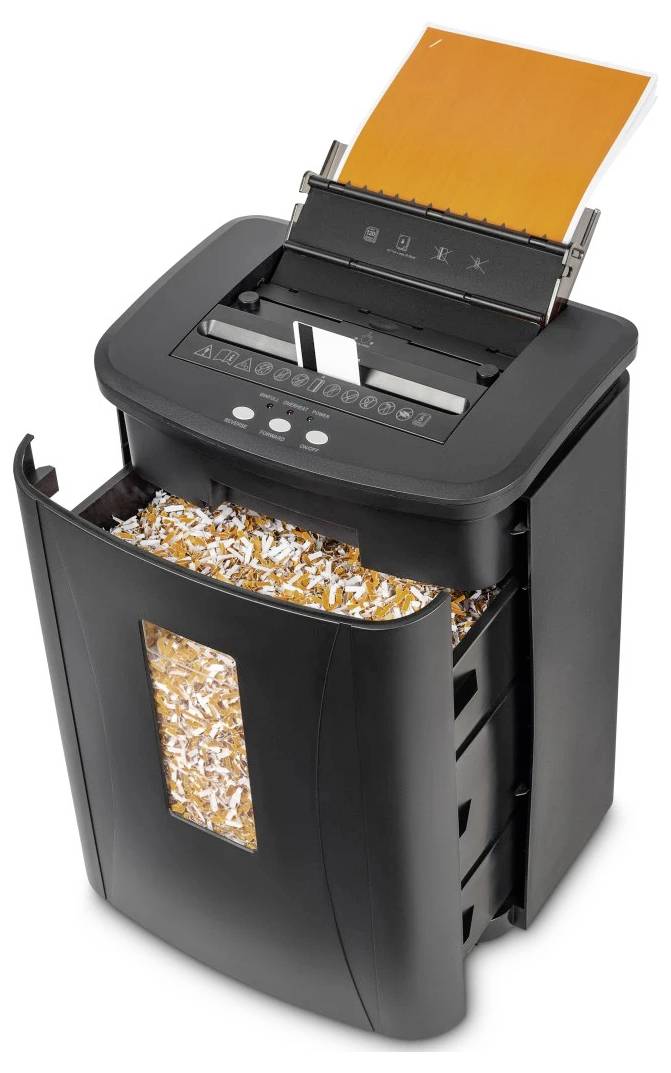 Een zwarte papiervernietiger in gebruik, waarbij oranje papier in kleine stukken wordt versnipperd, zichtbaar door een transparant voorpaneel.
