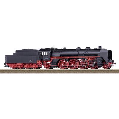 Een gedetailleerd model van een zwarte stoomlocomotief met felrode wielen wordt tentoongesteld, waarbij geraffineerde mechanische componenten en ontwerp zichtbaar zijn.