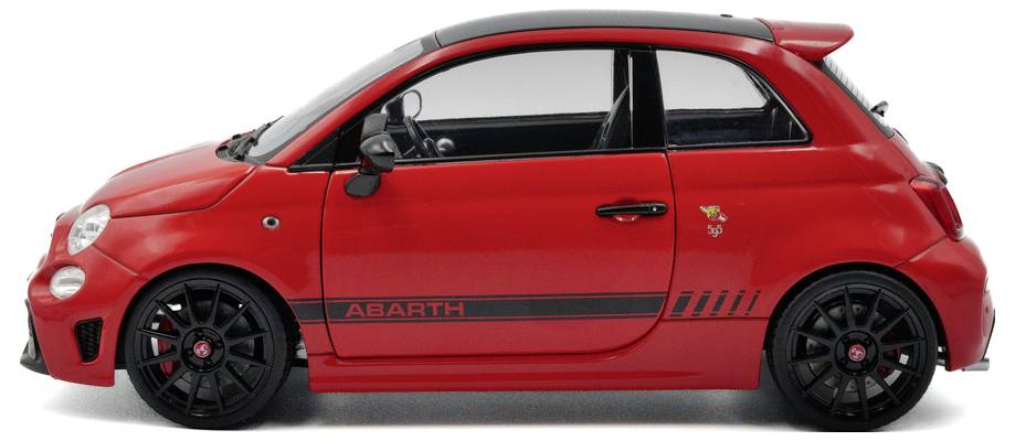 Een rood en zwarte Abarth auto met een sportief design en gedetailleerde afwerking, weergegeven in zijaanzicht op een witte achtergrond.