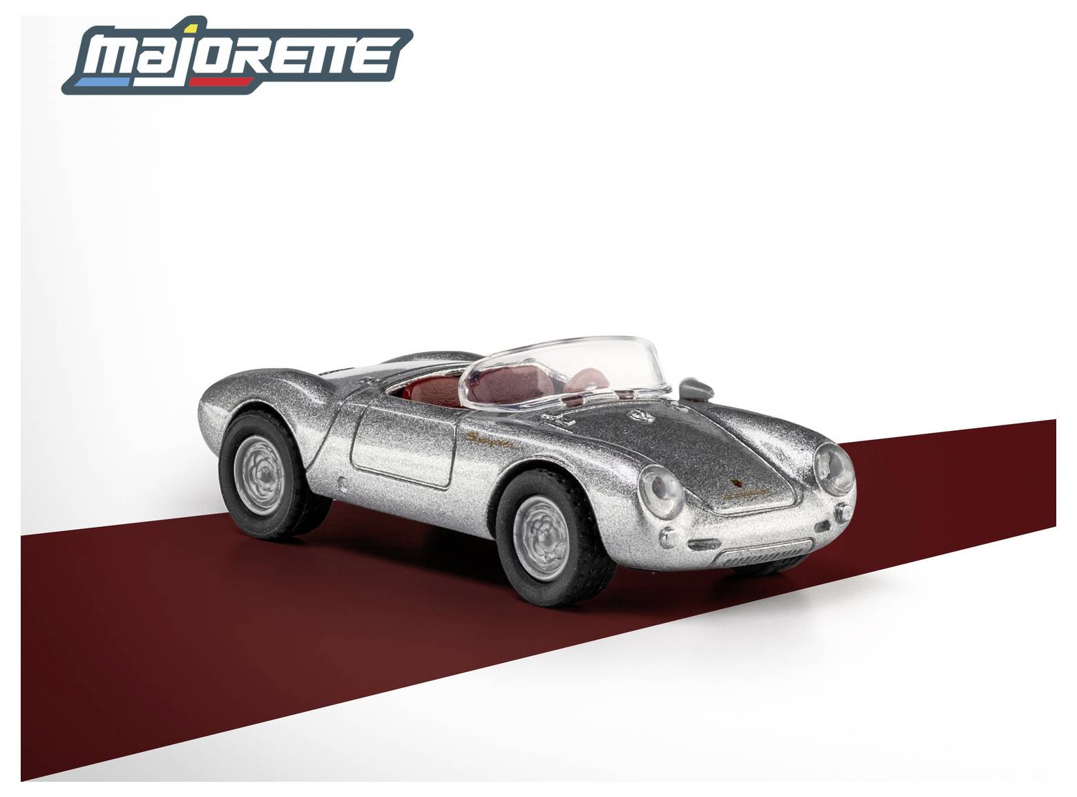 Een zilveren metalen speelgoedautomodel met een transparante voorruit en een rode binnenkant wordt tentoongesteld tegen een witte achtergrond met een diagonale donkerrode streep.