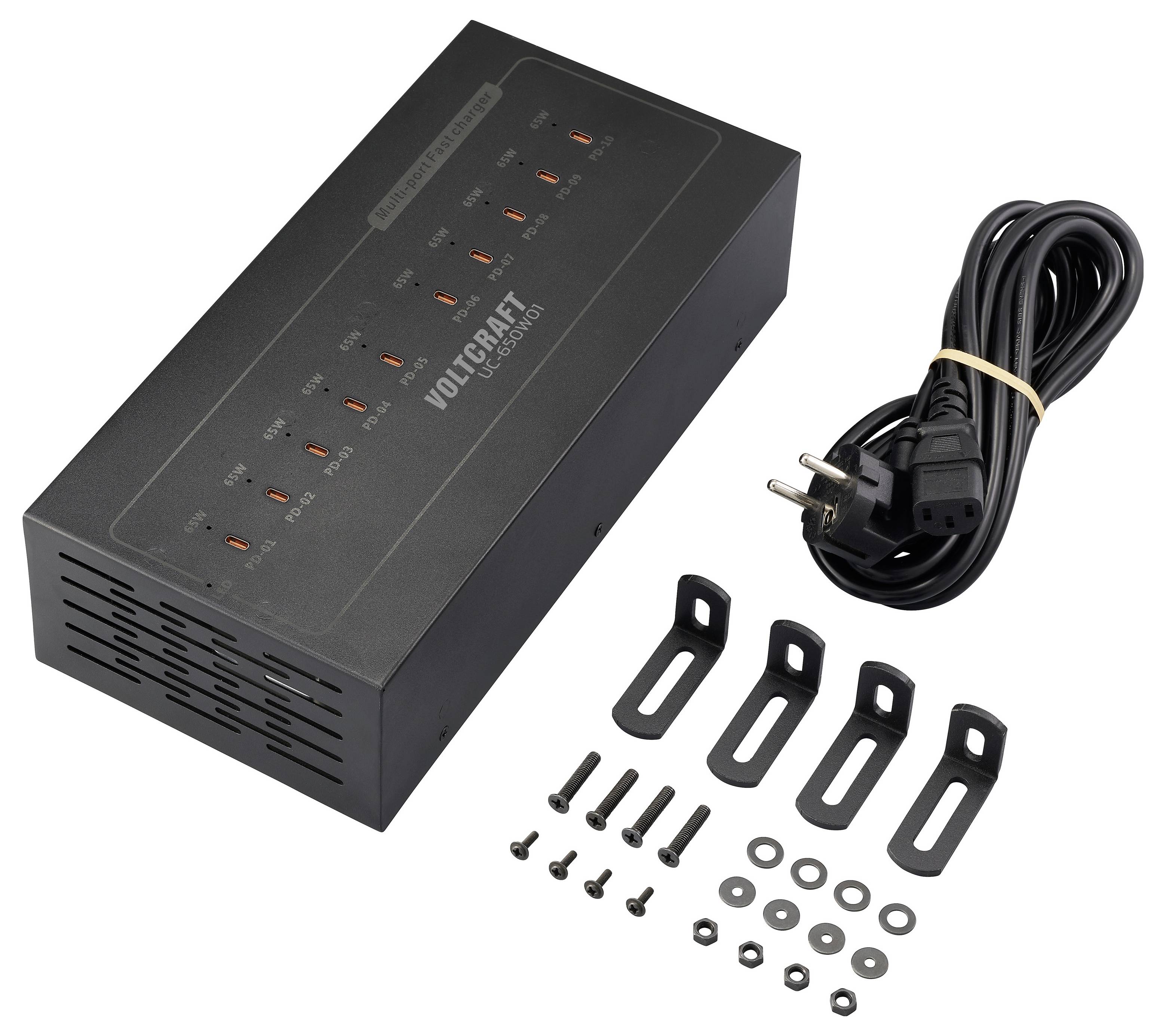 Zwarte VOLTCRAFT batterijlader met stroomkabel, montagebeugels, schroeven, ringen en moeren uitgelegd op witte achtergrond.