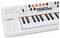 Witte en oranje synthesizerkeyboard met verschillende regelaars en knoppen, gemerkt met 'Arturia.' Beschikt over een sequencer, modulatie- en toonhoogteregelingen.