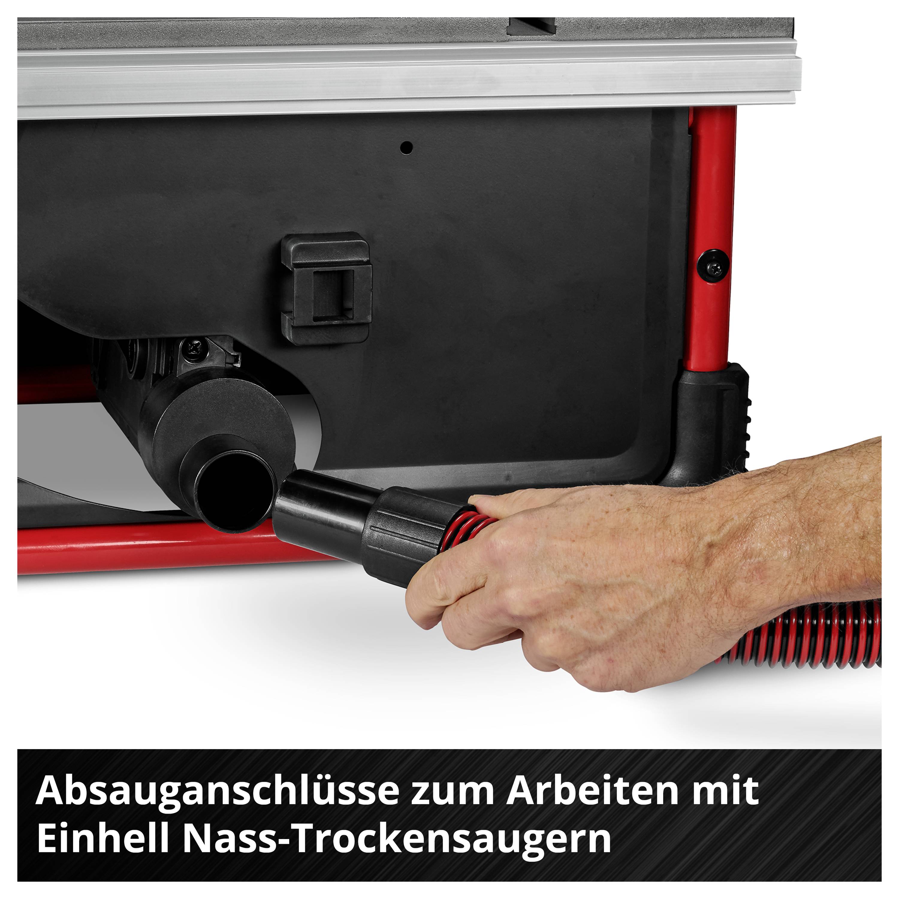 Een hand bevestigt een slang aan een machine, wat de compatibiliteit met Einhell nat-droog stofzuigers illustreert. Tekst luidt: 'Zuigaansluitingen voor werkzaamheden met Einhell nat-droog stofzuigers'.