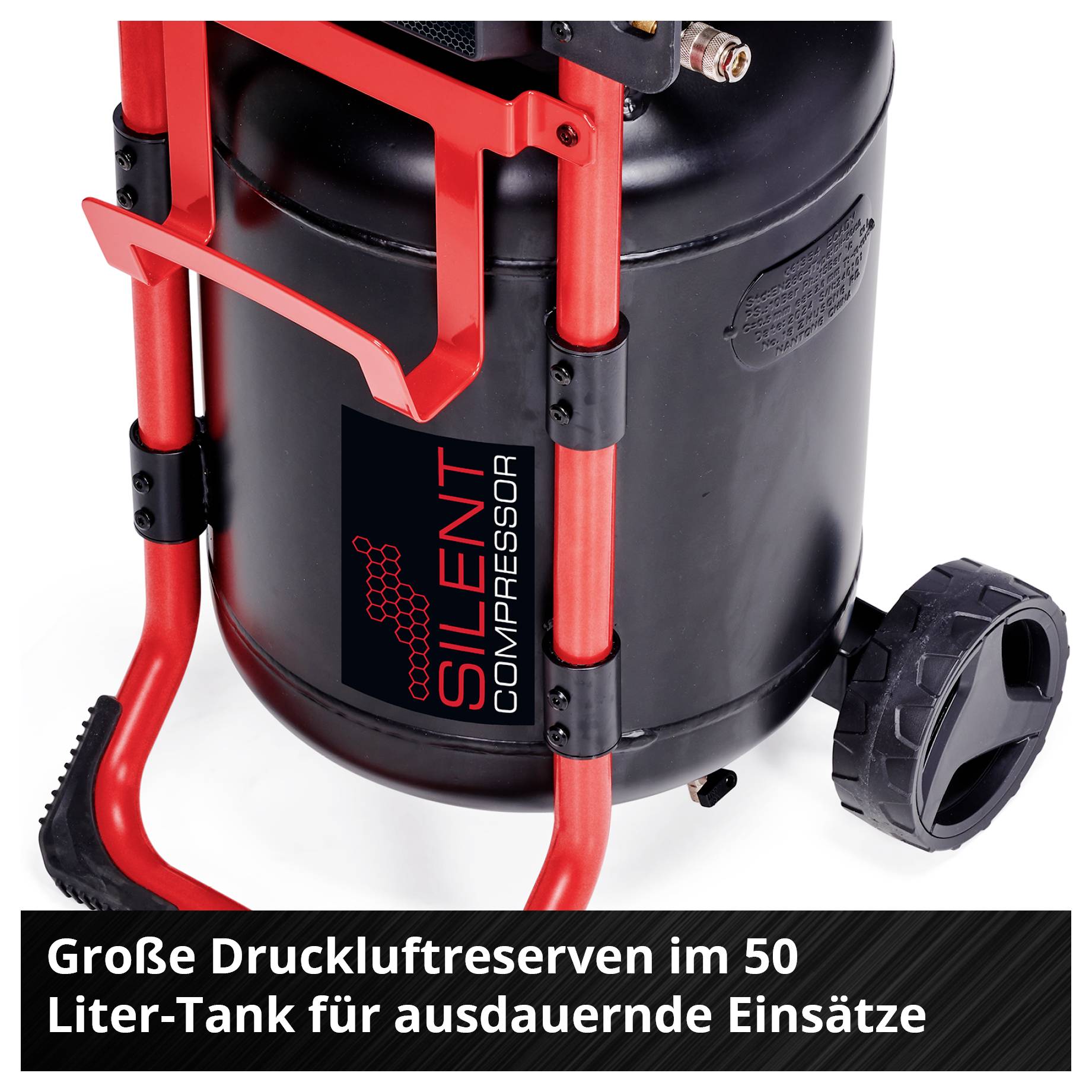 Een zwarte compressor met een rode rand, groot wiel en de tekst 'Silent Compressor'. 50-liter tank voor langdurige toepassingen.
