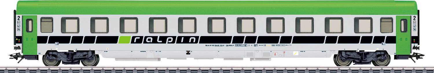 Een modeltreinwagen met een groen dak en een wit frame draagt de tekst 'Falpin' en zwarte horizontale strepen, gefotografeerd op een spoortraject.