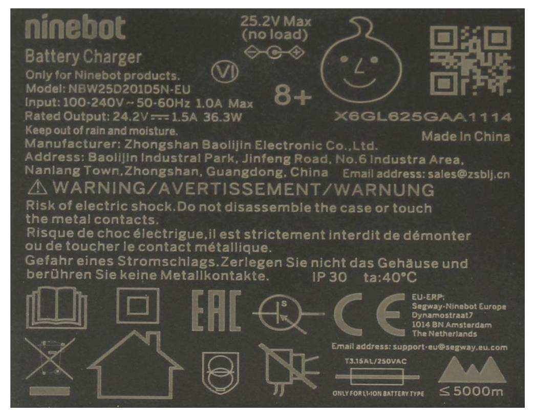 'Ninebot Batterijlader. Model: NBW2520D15N-EU. Invoer: 100-240V~50-60Hz 1.0A Max. Uitvoer: 25.2V 1.5A. Uitsluitend voor gebruik binnenshuis. IP 30. Alleen voor Ninebot-producten.'