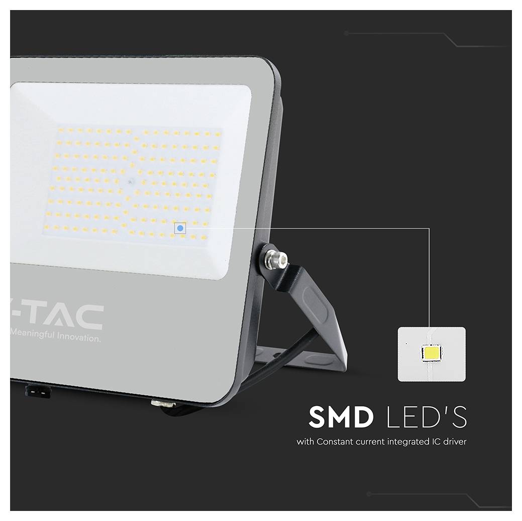 Een schijnwerper met meerdere kleine LED-lampjes wordt getoond. De tekst luidt 'SMD LED's' met details over een geïntegreerde IC-driver met constante stroom.