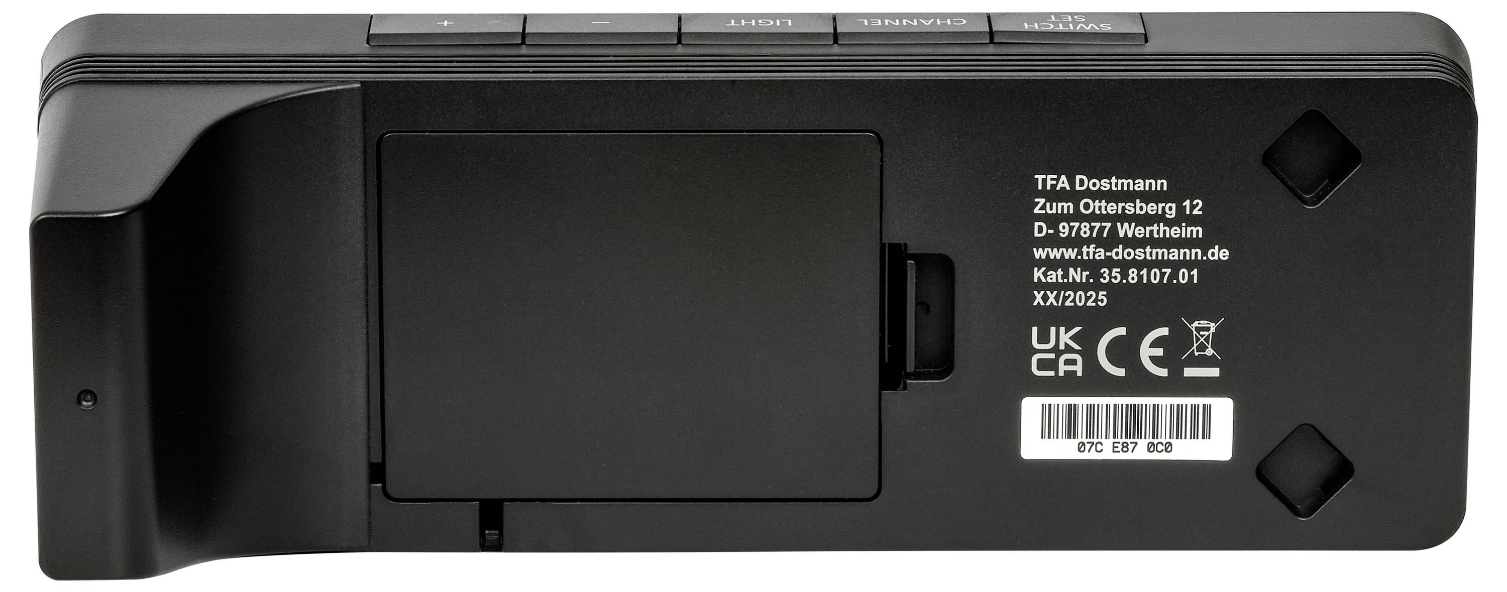 Achteraanzicht van een zwart elektronisch apparaat met het adres van de fabrikant, modelnummer, certificeringen en een streepjescode.
