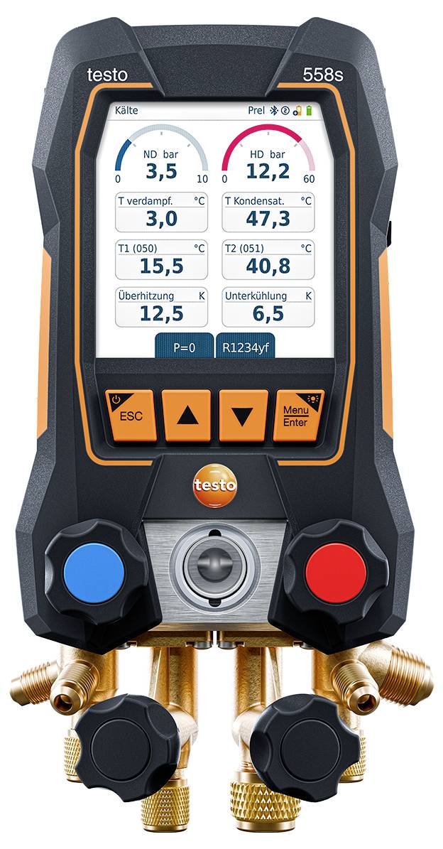 Digitale manifoldmeter met dubbele druk- en temperatuurweergave, kleurgecodeerde wijzerplaten en gelabelde knoppen, gebruikt voor HVAC-diagnose.