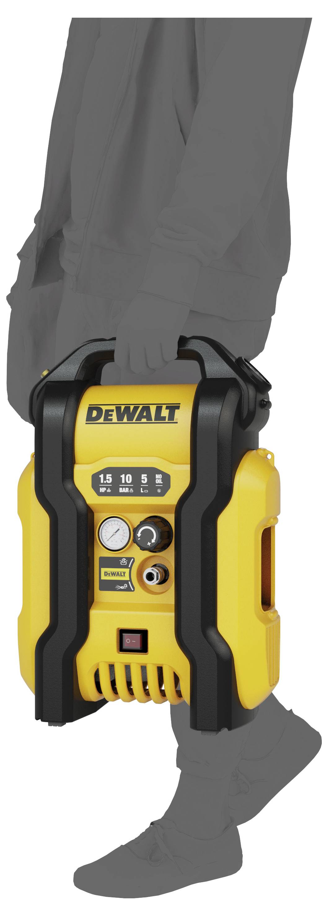 'Een persoon draagt een gele DeWalt compressor met een digitaal display, manometer en snelkoppelingen, wat het draagbare karakter ervan onderstreept.'
